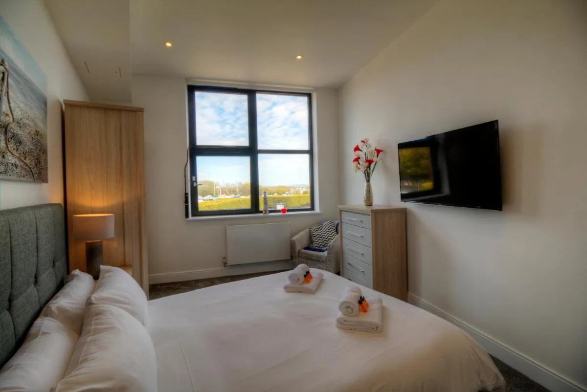 Image 6 of Pass the Keys Stunning Luxury Marina Apartment