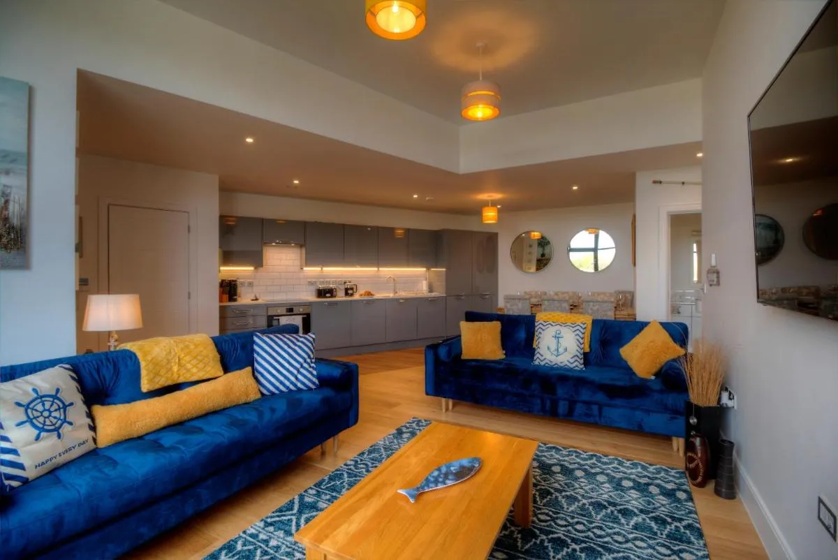 Image 3 of Pass the Keys Stunning Luxury Marina Apartment