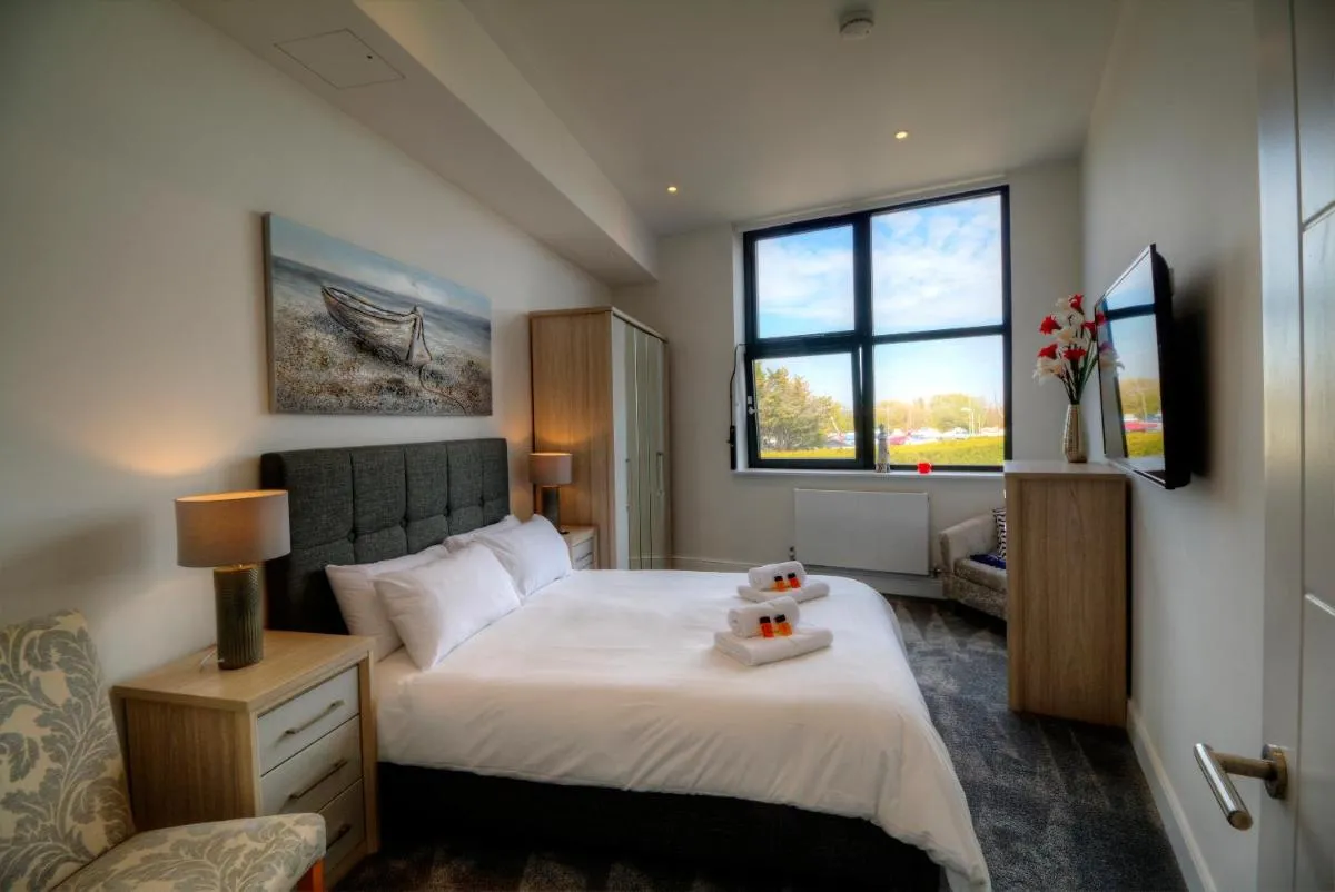 Image 1 of Pass the Keys Stunning Luxury Marina Apartment