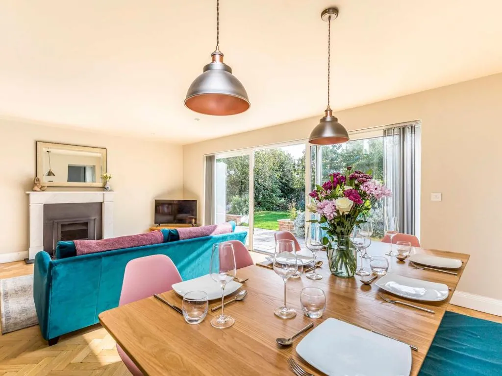 Image of Pass the Keys Stylish and fresh 4 bed beach house with garden