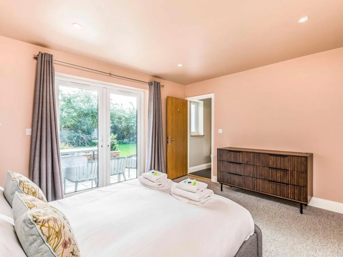 Image 6 of Pass the Keys Stylish and fresh 4 bed beach house with garden