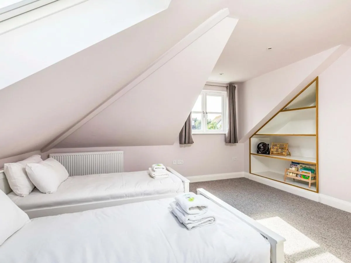 Image 1 of Pass the Keys Stylish and fresh 4 bed beach house with garden