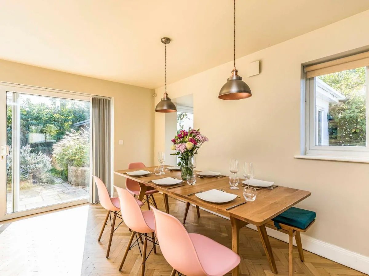 Image 3 of Pass the Keys Stylish and fresh 4 bed beach house with garden