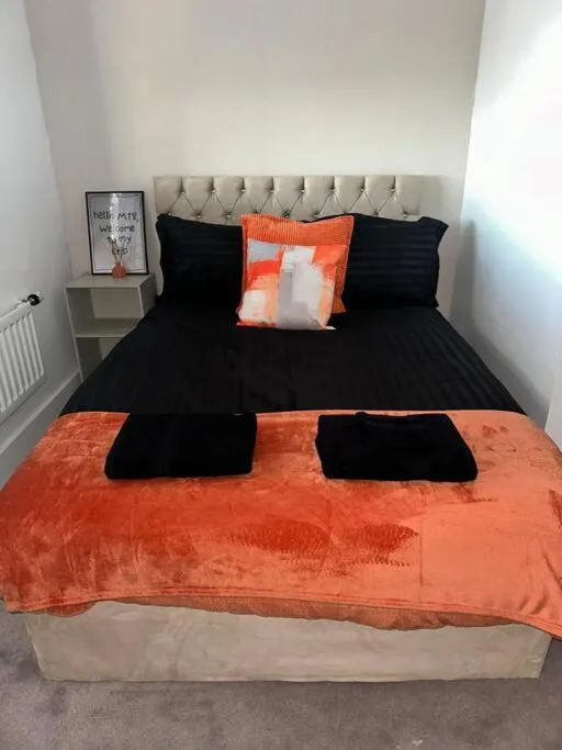 Image 5 of Penthouse Oasis Suite SO19 with Free Parking