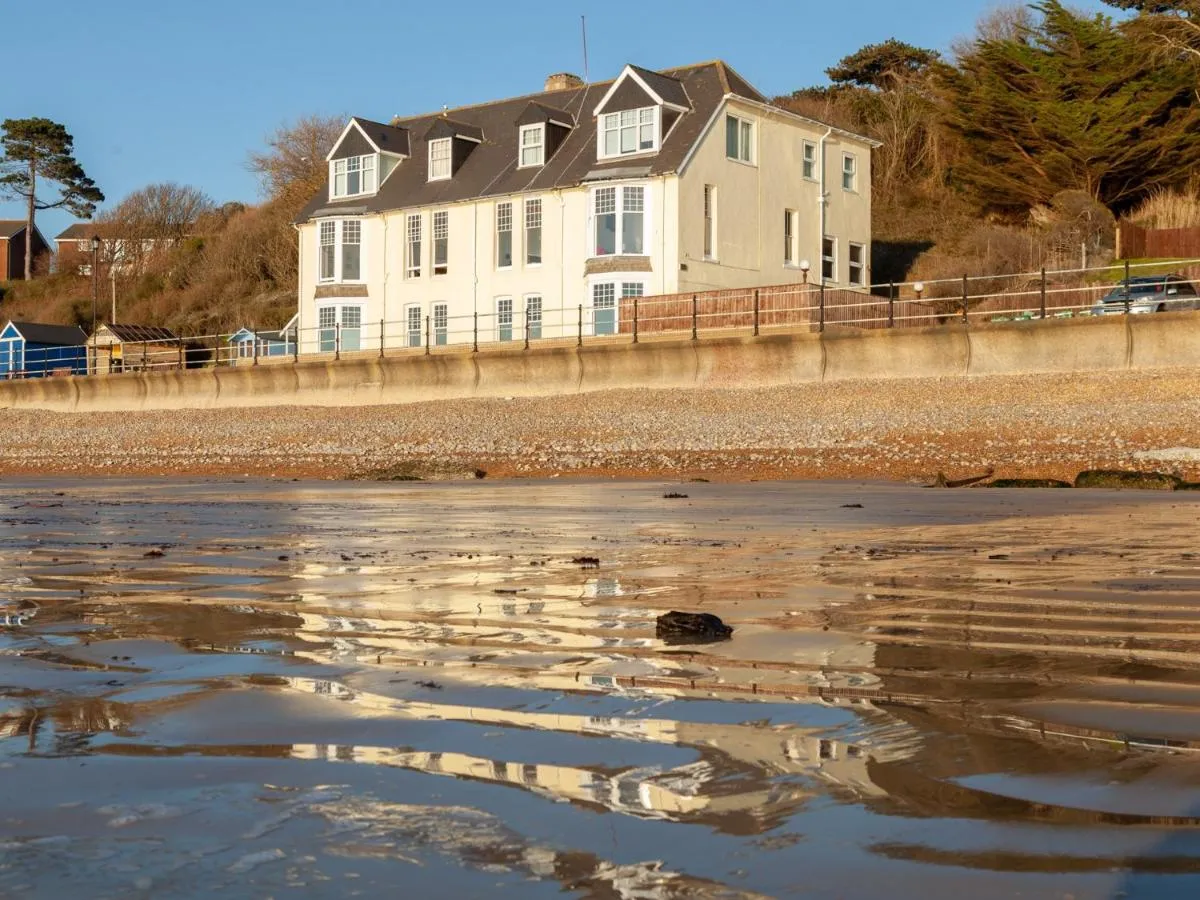 Image 5 of Promenade Apartment with own Beach Hut