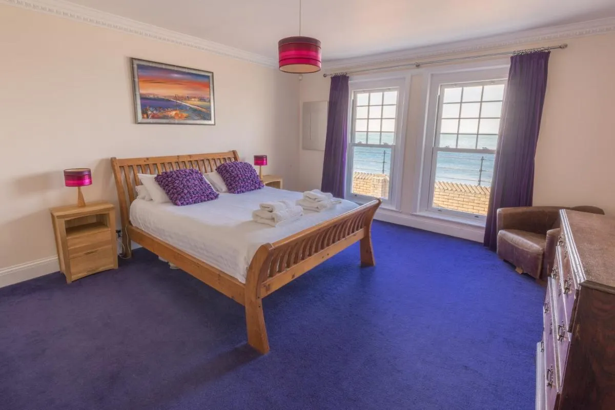 Image 6 of Promenade Apartment with own Beach Hut