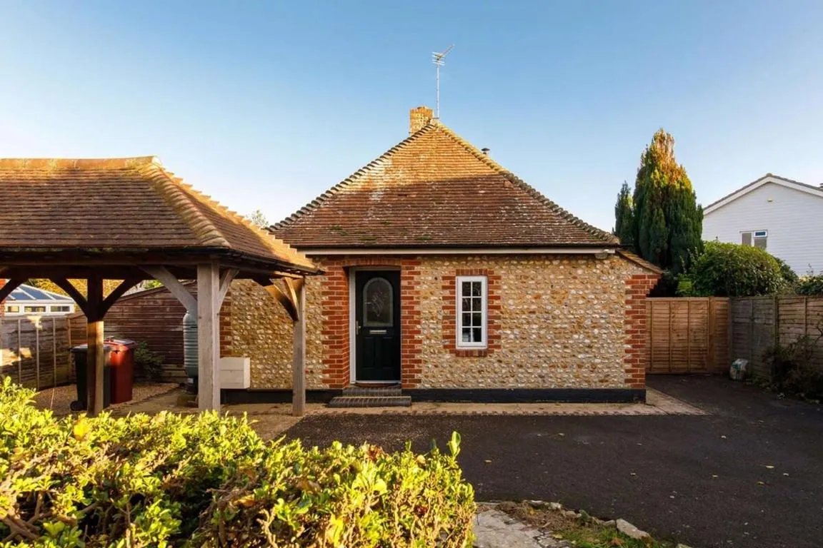 Image of Quaint Coastal Cottage – 5 mins from Beach