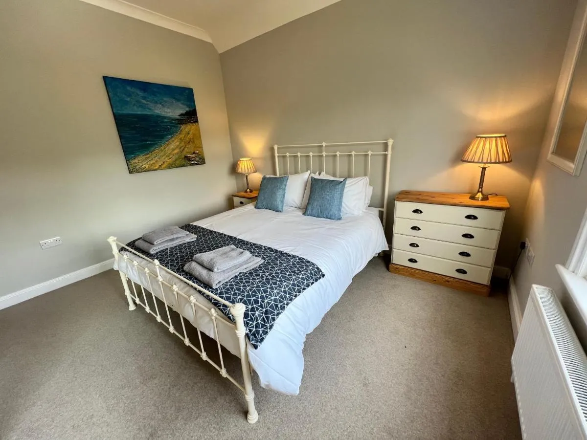 Image 1 of RedButt House, Freshwater, 3 Bedrooms, WiFi, Garden