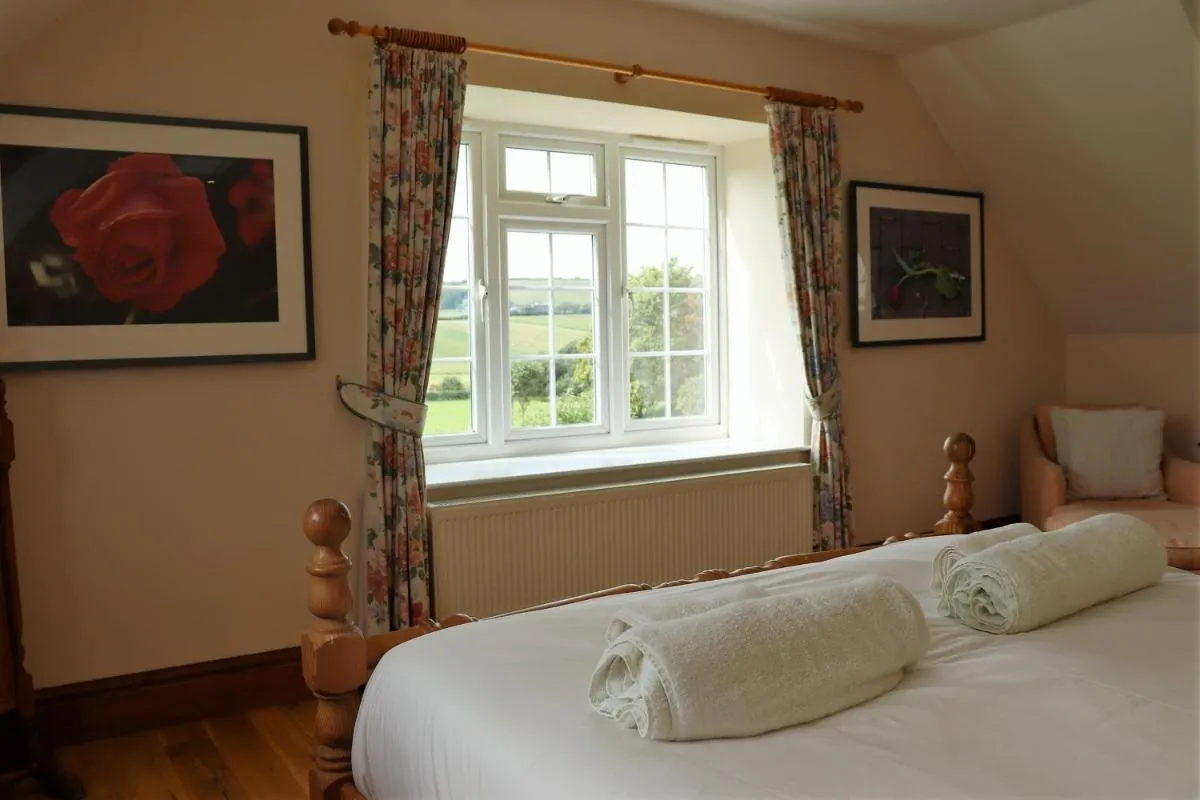Image 2 of Rookley Farm Lodge – Pet friendly