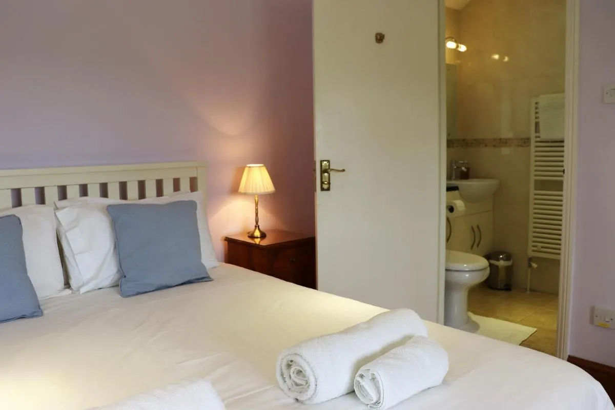 Image 6 of Rookley Farm Lodge – Pet friendly