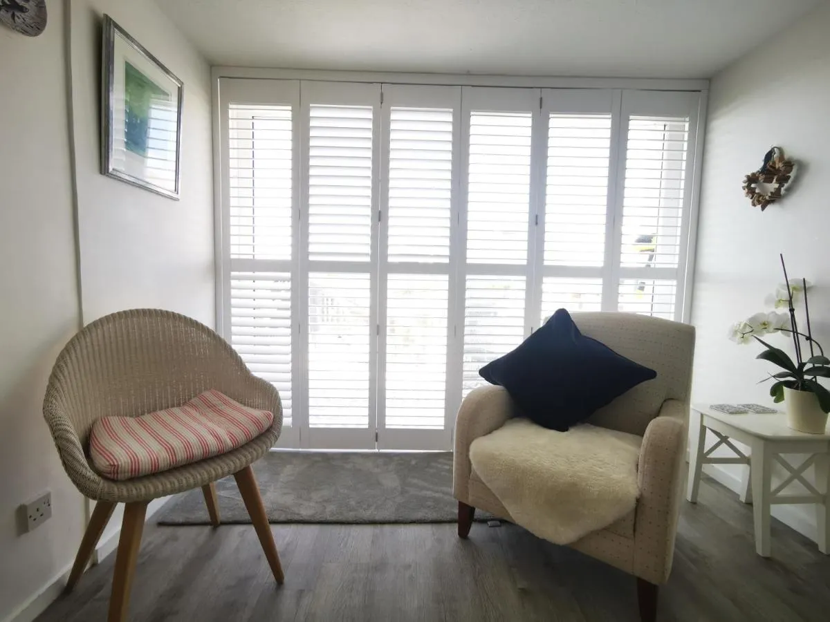 Image 3 of Sea View 3 bedroom seaside property