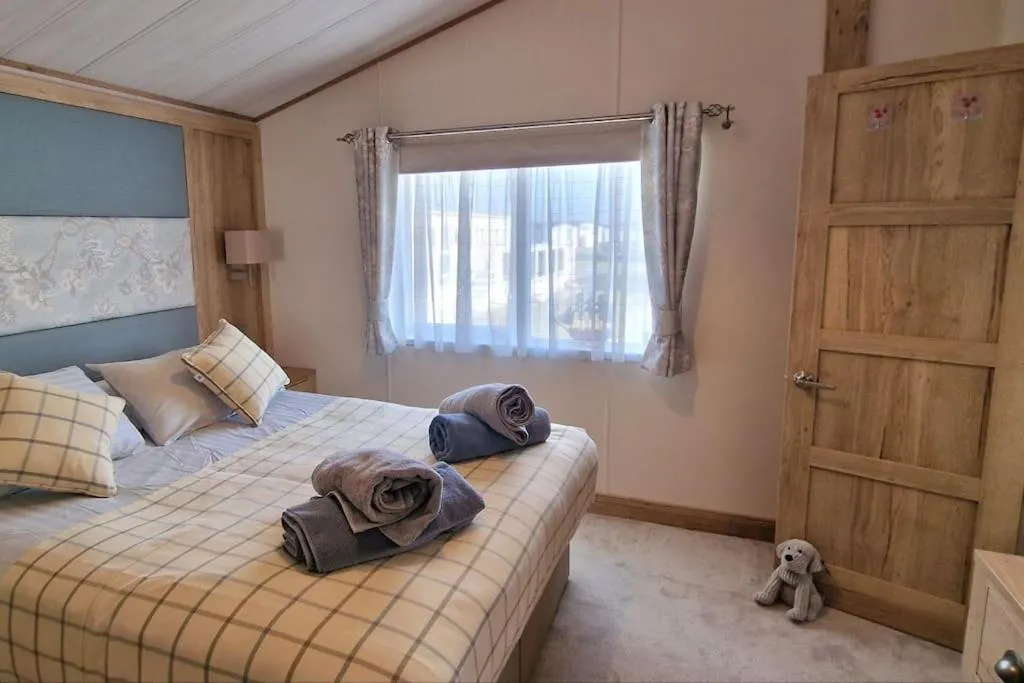 Image 2 of Sea View Lodge, Seal Bay Resort, Selsey