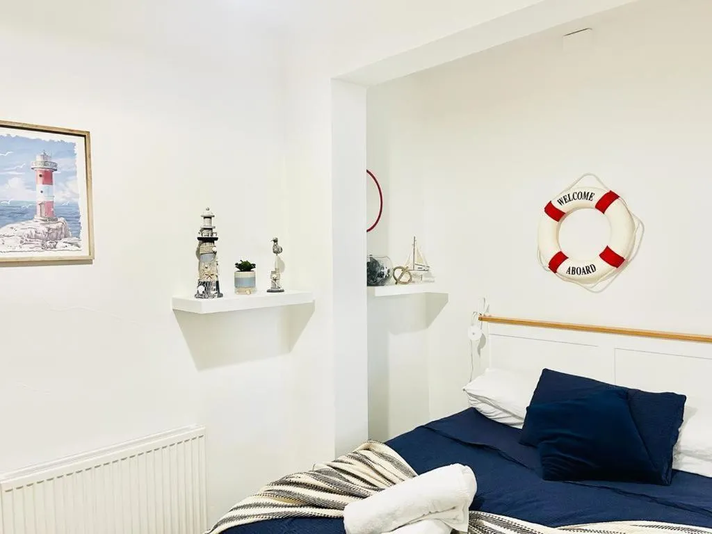 Image 6 of Seafront Apartment Sleeps 9