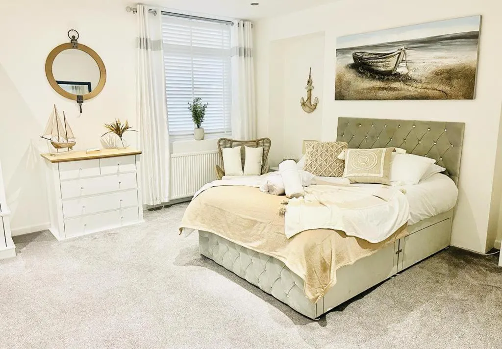 Image of Seafront Apartment Sleeps 9