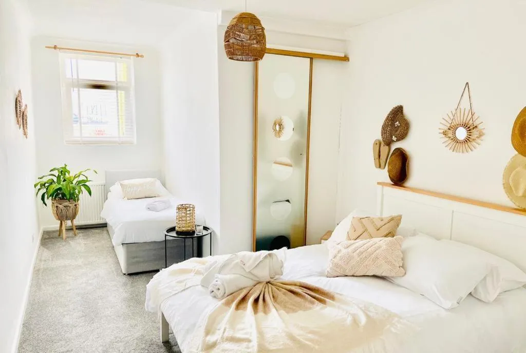 Image 2 of Seafront Apartment Sleeps 9