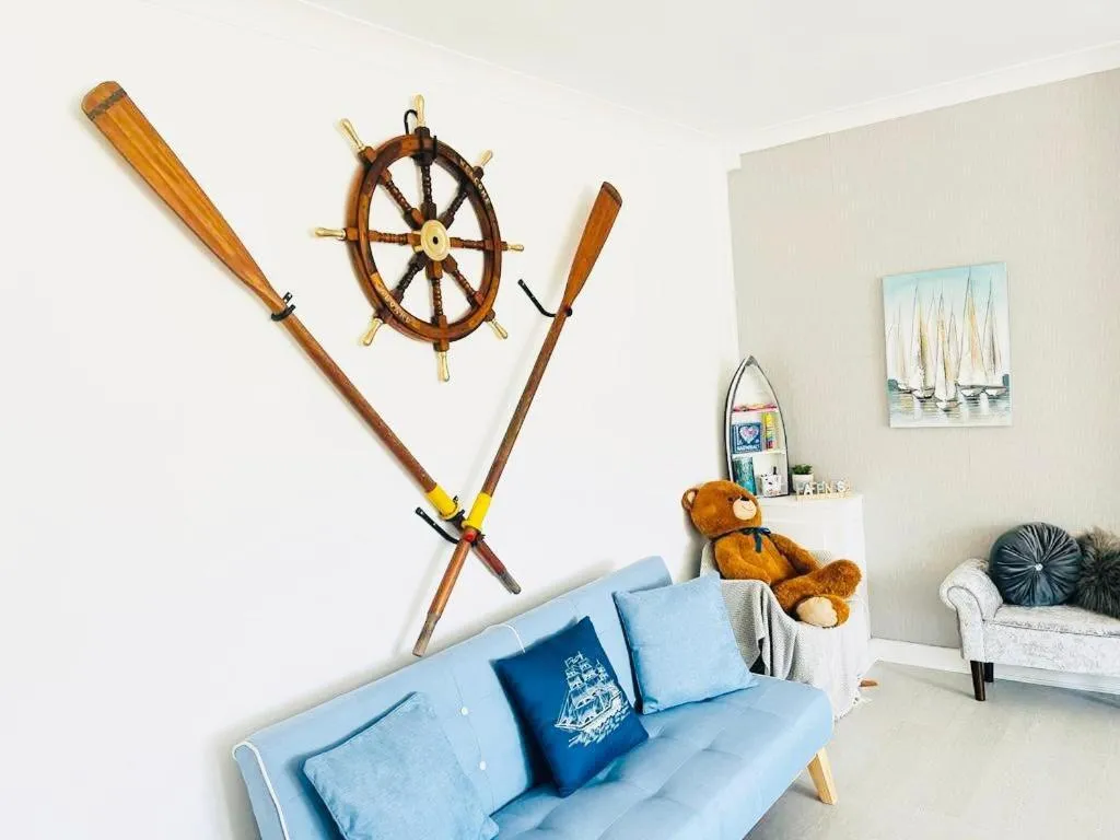 Image 5 of Seafront Apartment Sleeps 9