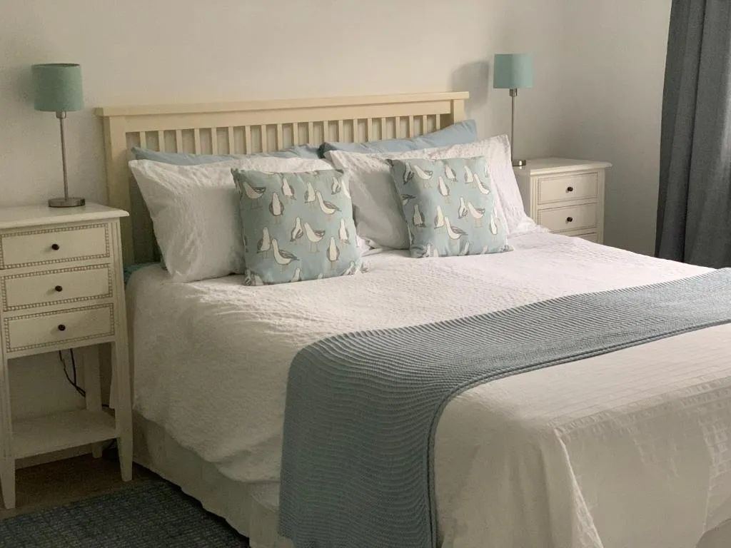 Image of Seaglass Cottage, 5 mins from beach, leafy lane, hot tub