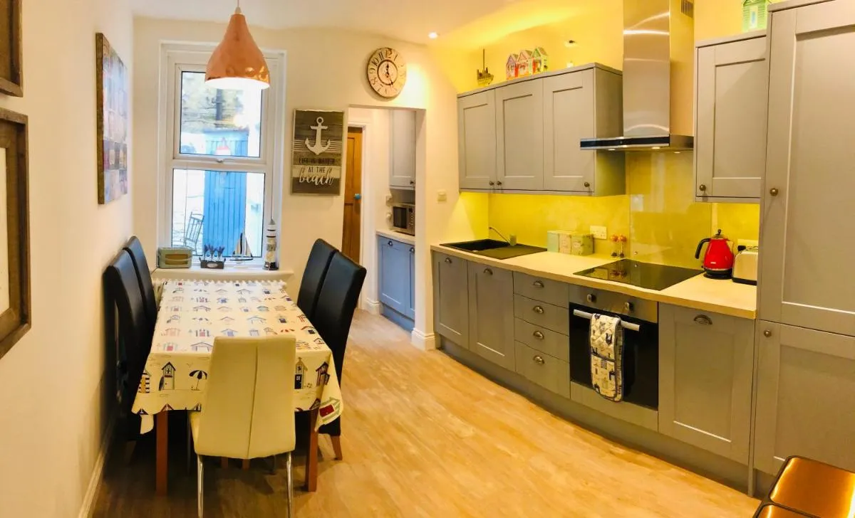 Image 3 of Seascape Cottage, Ventnor