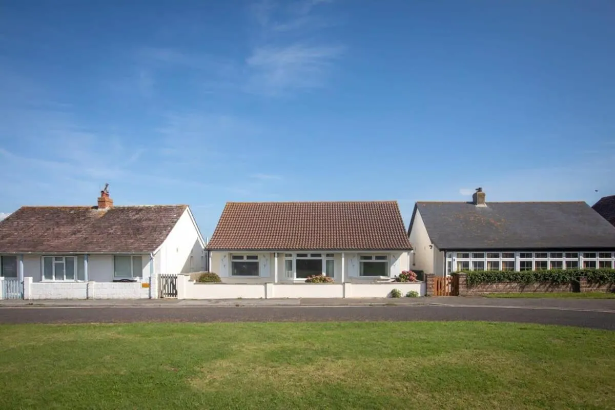 Image 5 of Seaside detached 4bd home nr shops Parking Garden