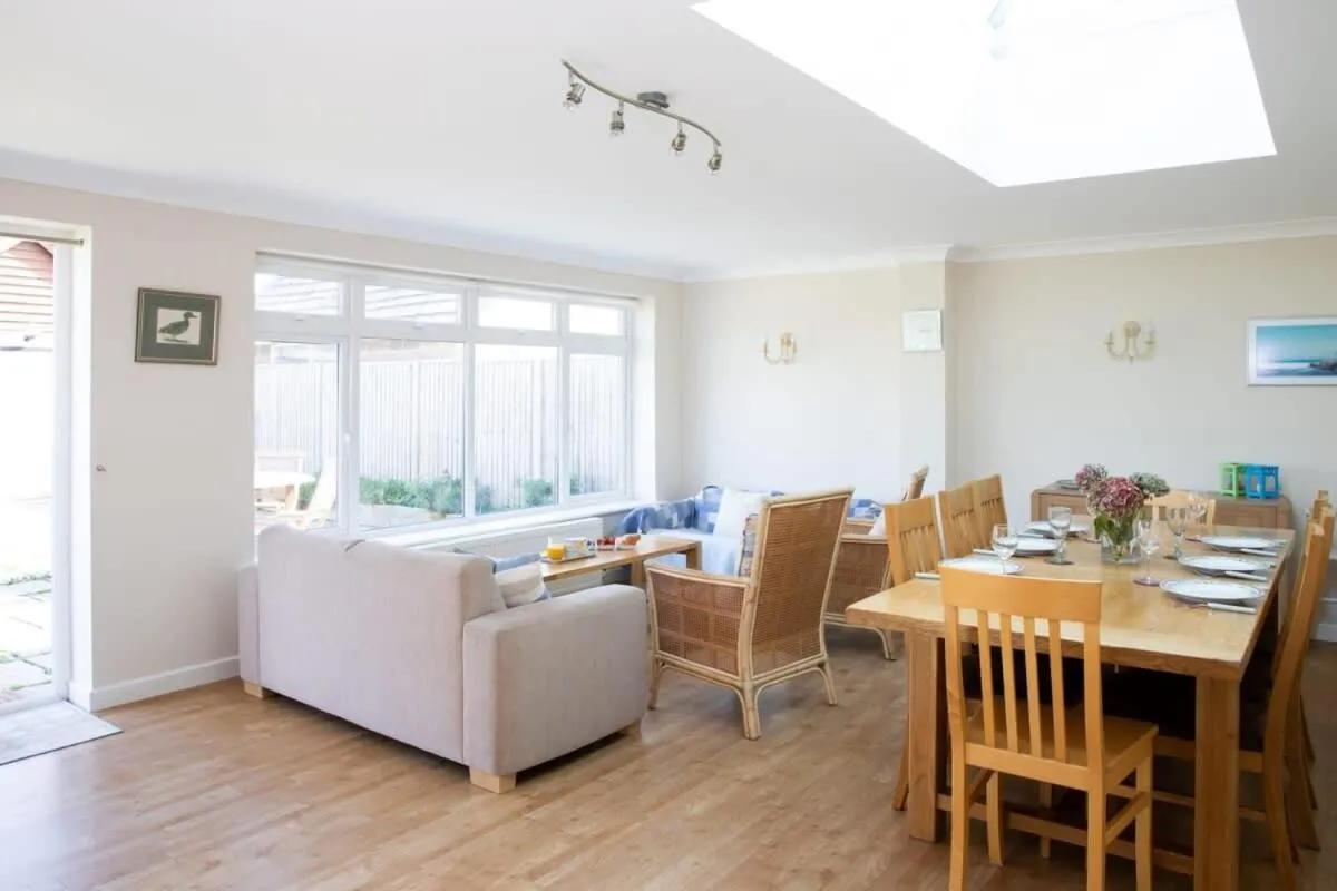 Image 3 of Seaside detached 4bd home nr shops Parking Garden