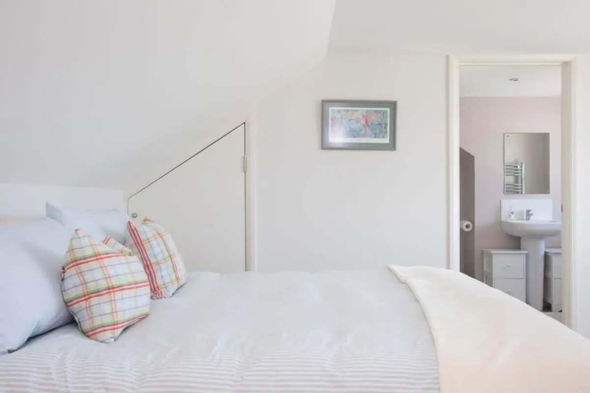 Image 6 of Seaside detached 4bd home nr shops Parking Garden