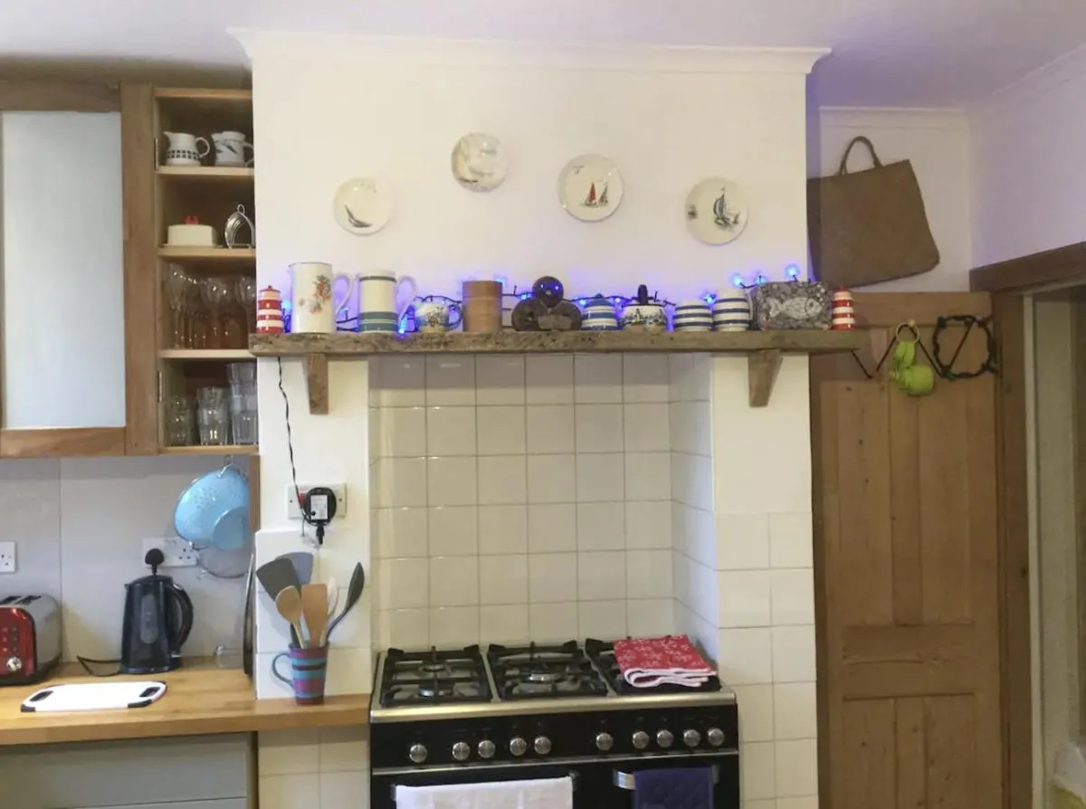 Image 6 of Solent Sea View beach Cottage
