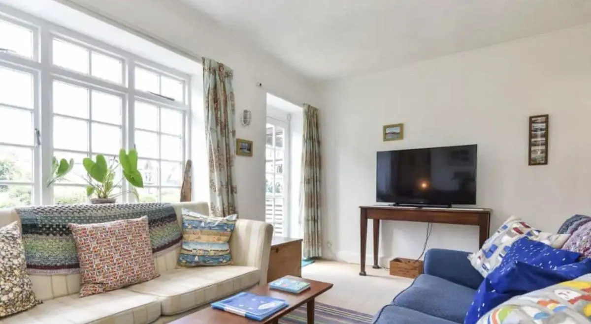 Image 3 of Solent Sea View beach Cottage