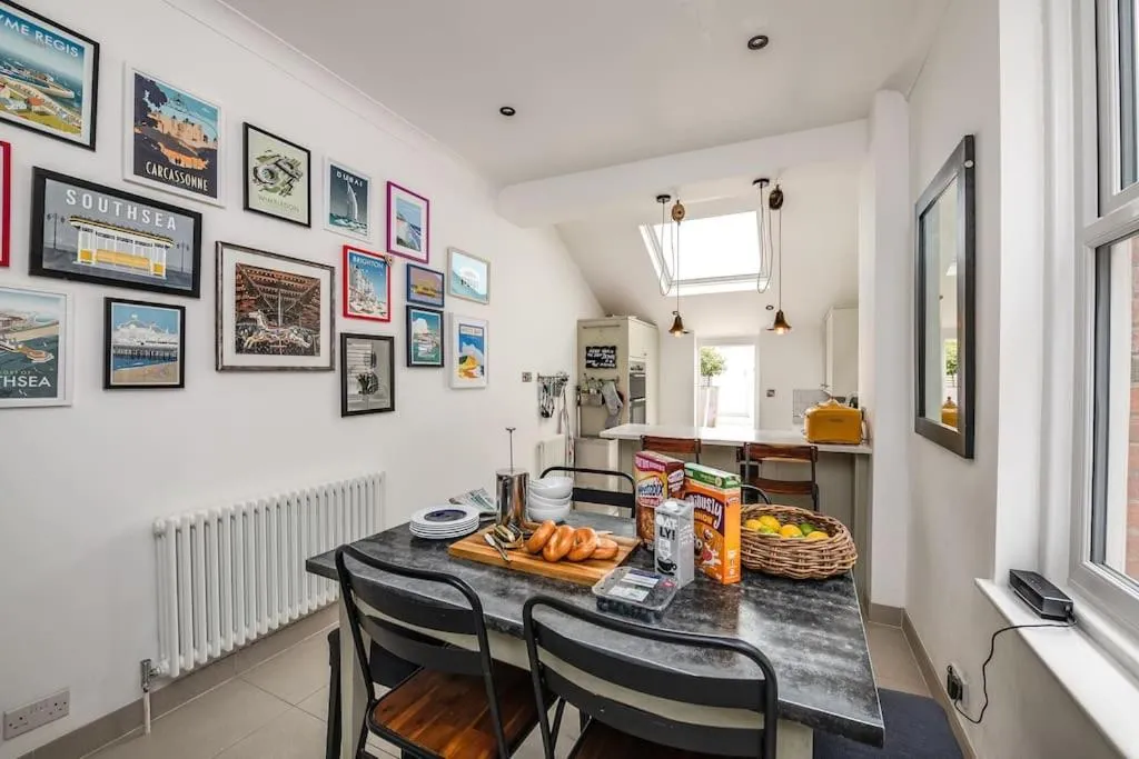 Image 3 of Southsea rental for families, friends and contractors