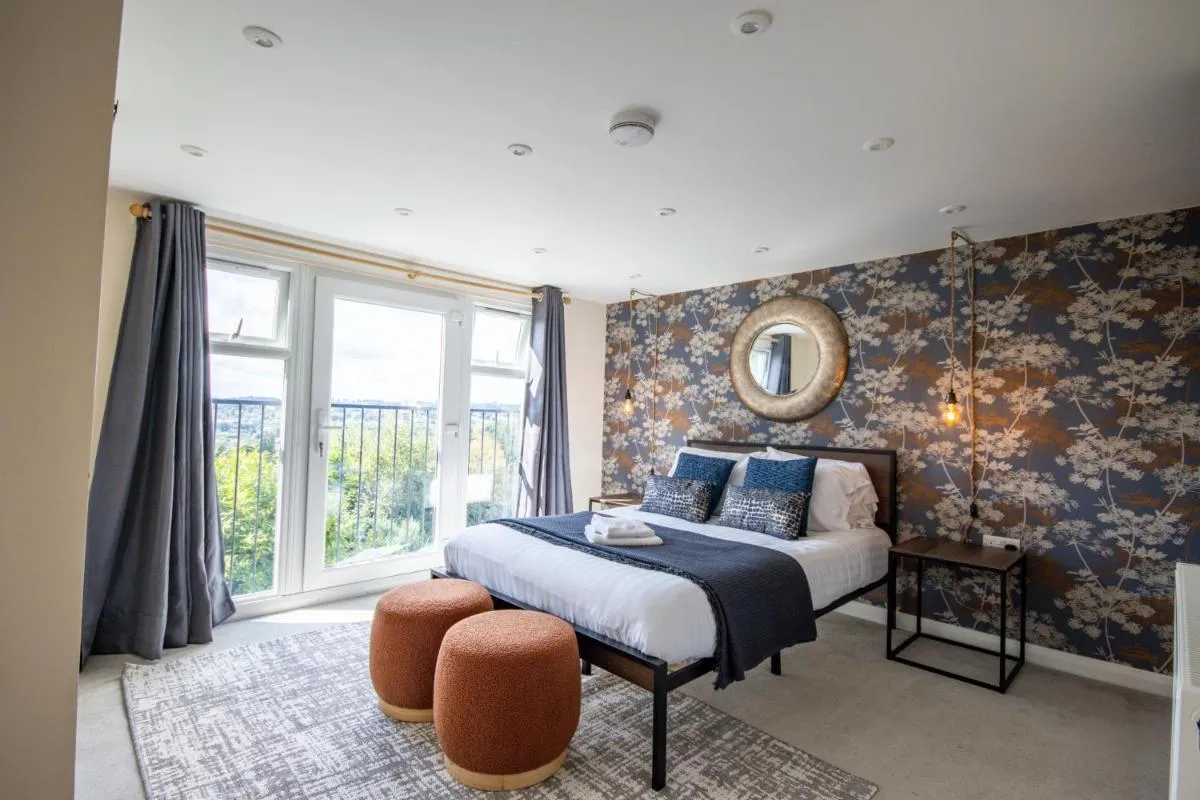 Image 6 of Spacious House, Amazing Views & Driveway Parking