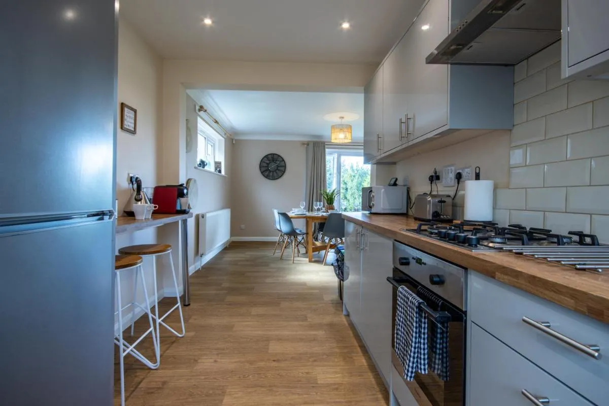 Image 3 of Spacious House, Amazing Views & Driveway Parking