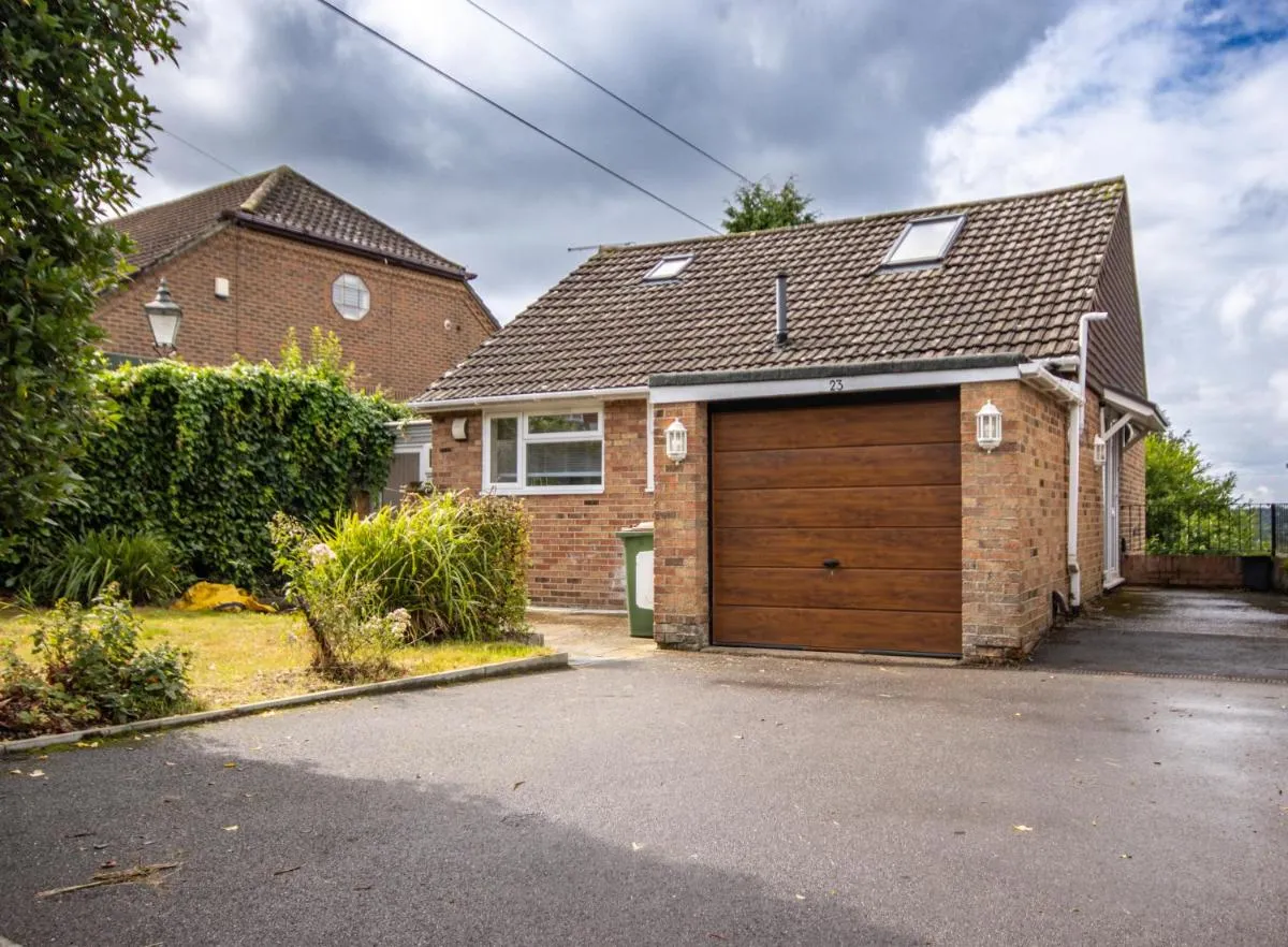 Image 5 of Spacious House, Amazing Views & Driveway Parking