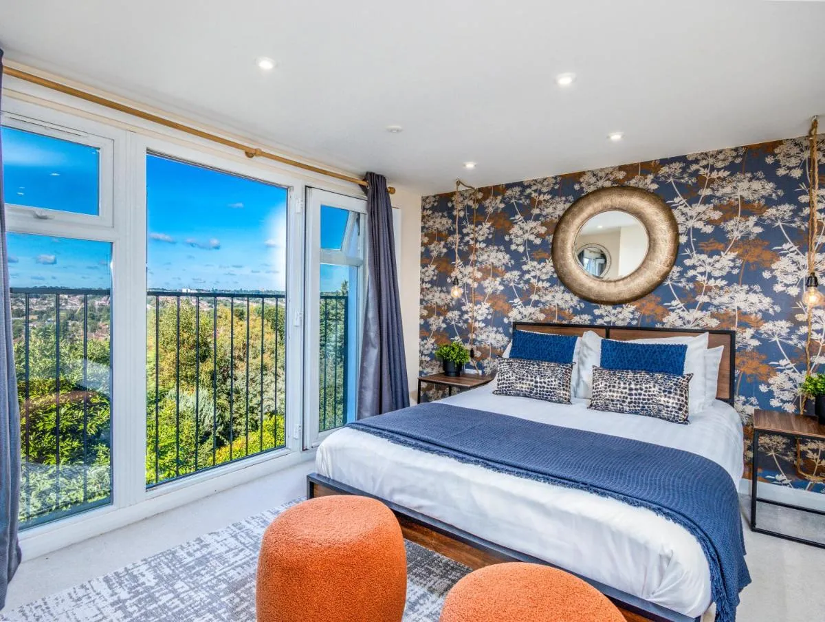 Image 1 of Spacious House, Amazing Views & Driveway Parking