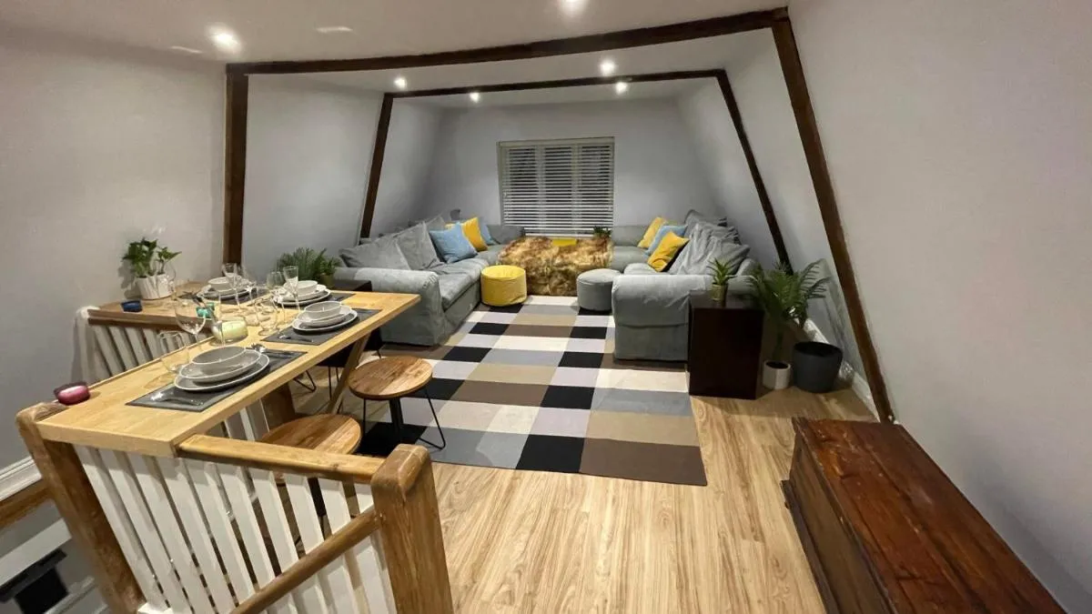 Image 2 of Stunning Luxury Apartment in Central Lymington