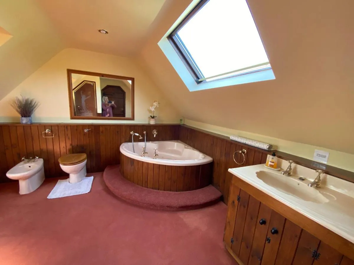 Image 2 of Stunning Rustic Home, New Forest National Park
