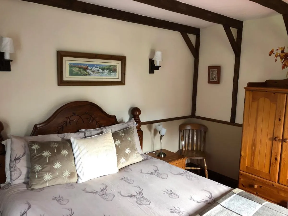 Image 1 of Stunning Rustic Home, New Forest National Park