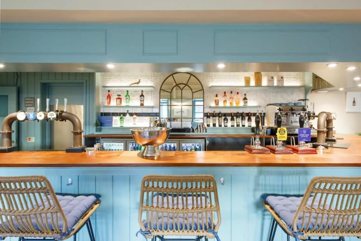 Image 2 of Stylish Apartment in Gastro Pub West Wittering