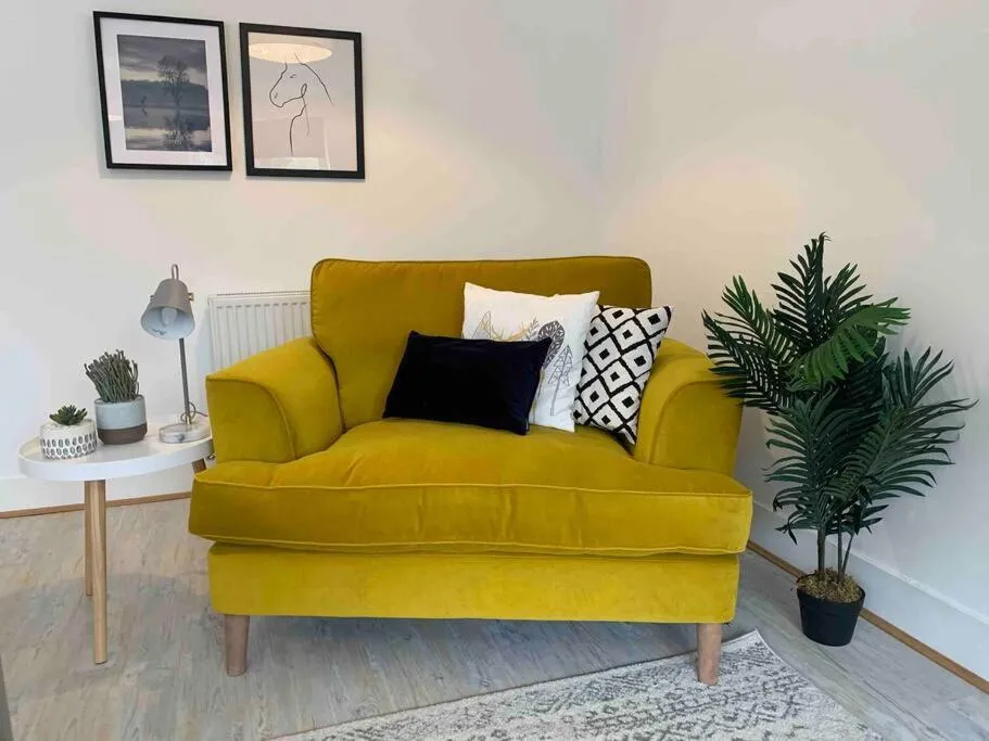 Image 3 of Stylish & Spacious 3 Bed House With 2 Free Car Parking Spaces