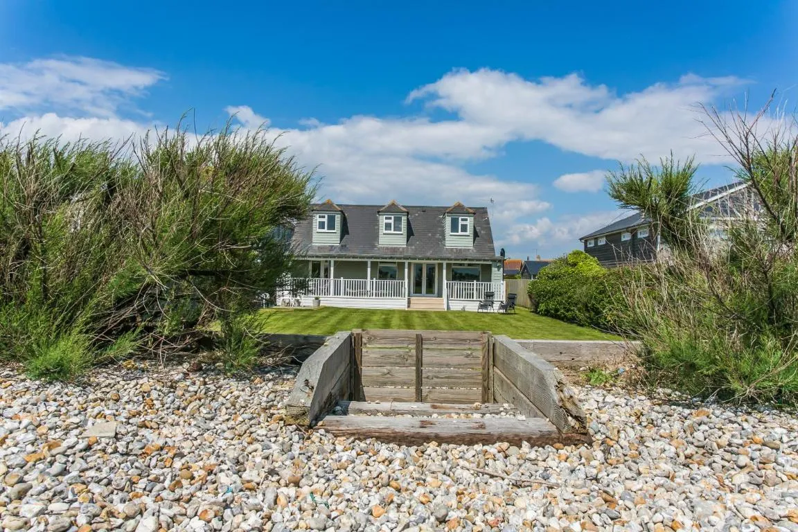 Image of Sunshine – Beachfront home in Bracklesham Bay