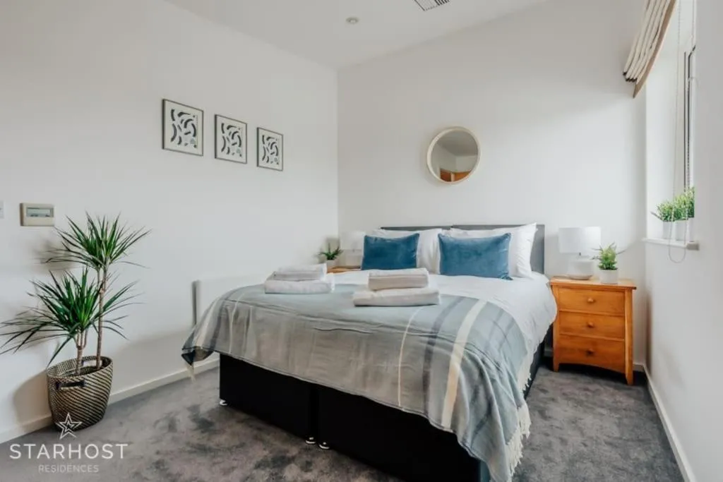 Image 1 of Super 2 Bedroom Ocean Village Apt with Marina View