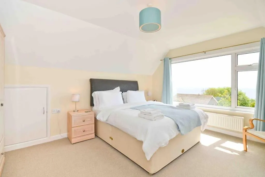 Image 3 of Tara, Spacious Family Home, Wonderful Sea Views