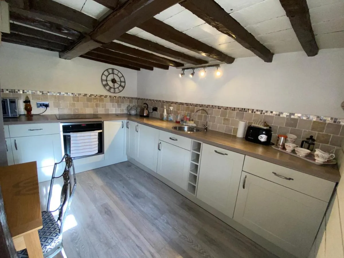 Image 3 of Thatch Cottage, East Boldre nr Beaulieu and Lymington