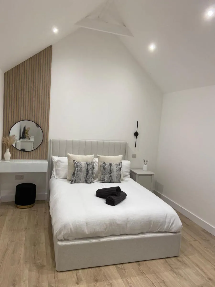 Image 6 of The Lodge Hideaway in Cowes