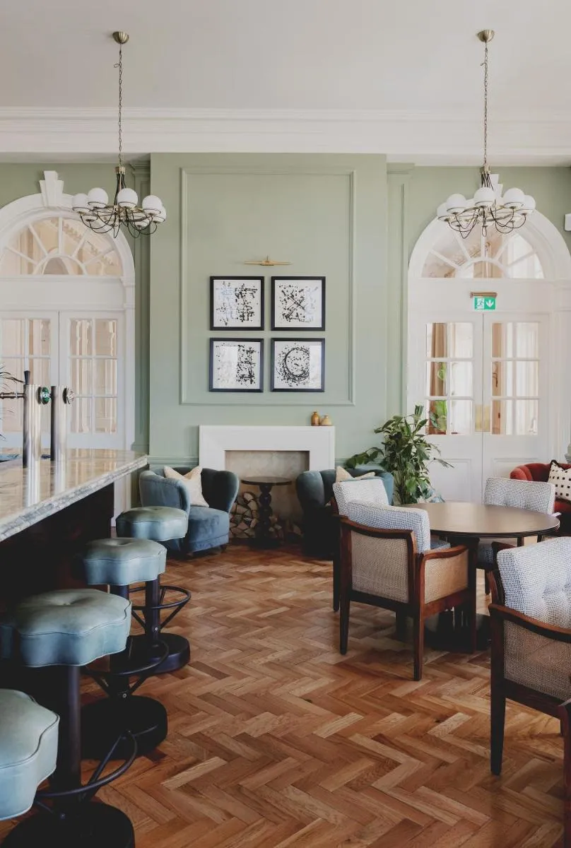 Image 4 of The Queens Hotel