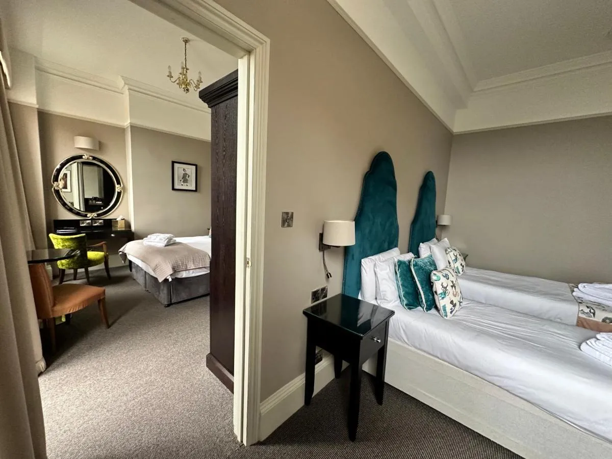 Image 2 of The Queens Hotel