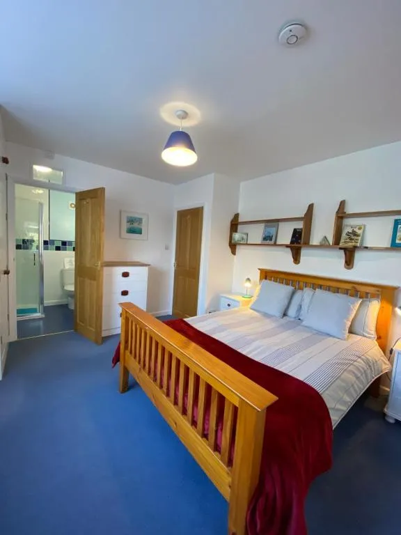 Image of Three Gables, West Wight village house, Sleeps 10