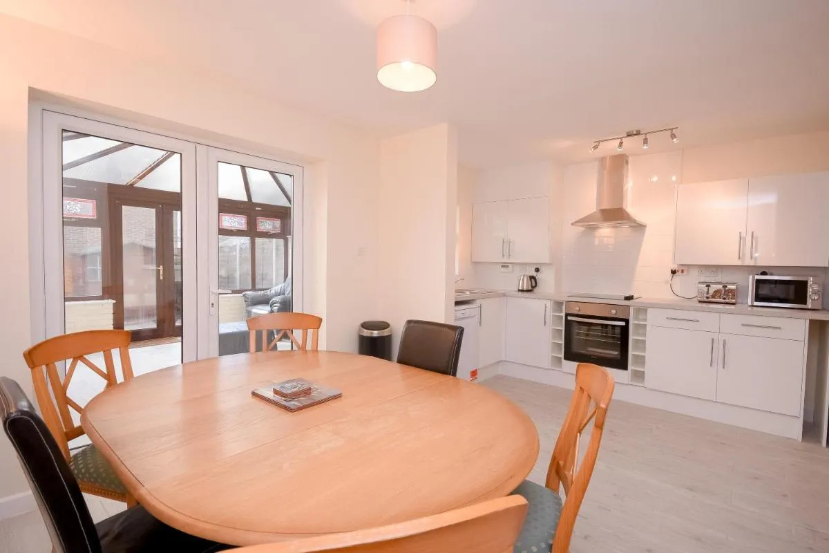 Image 3 of Town or Country – Jessie Terrace House B