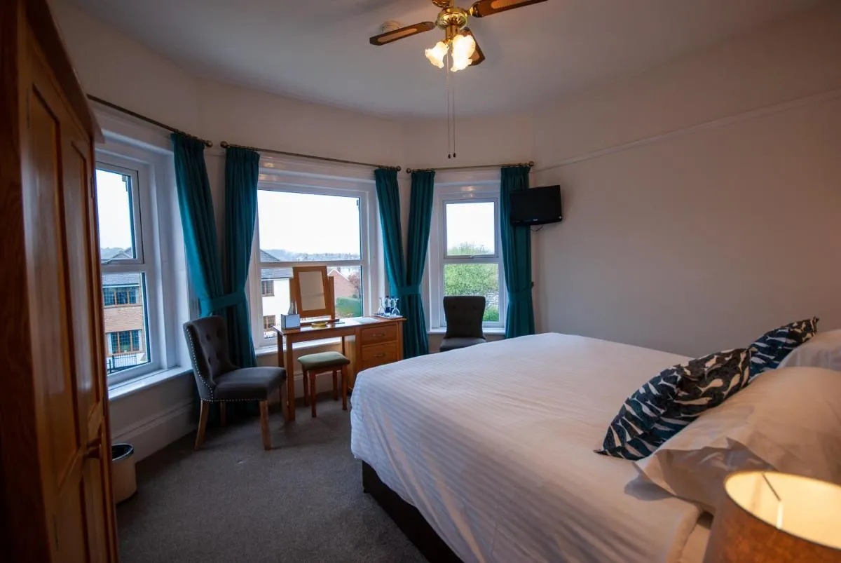 Image 6 of Westbury Lodge