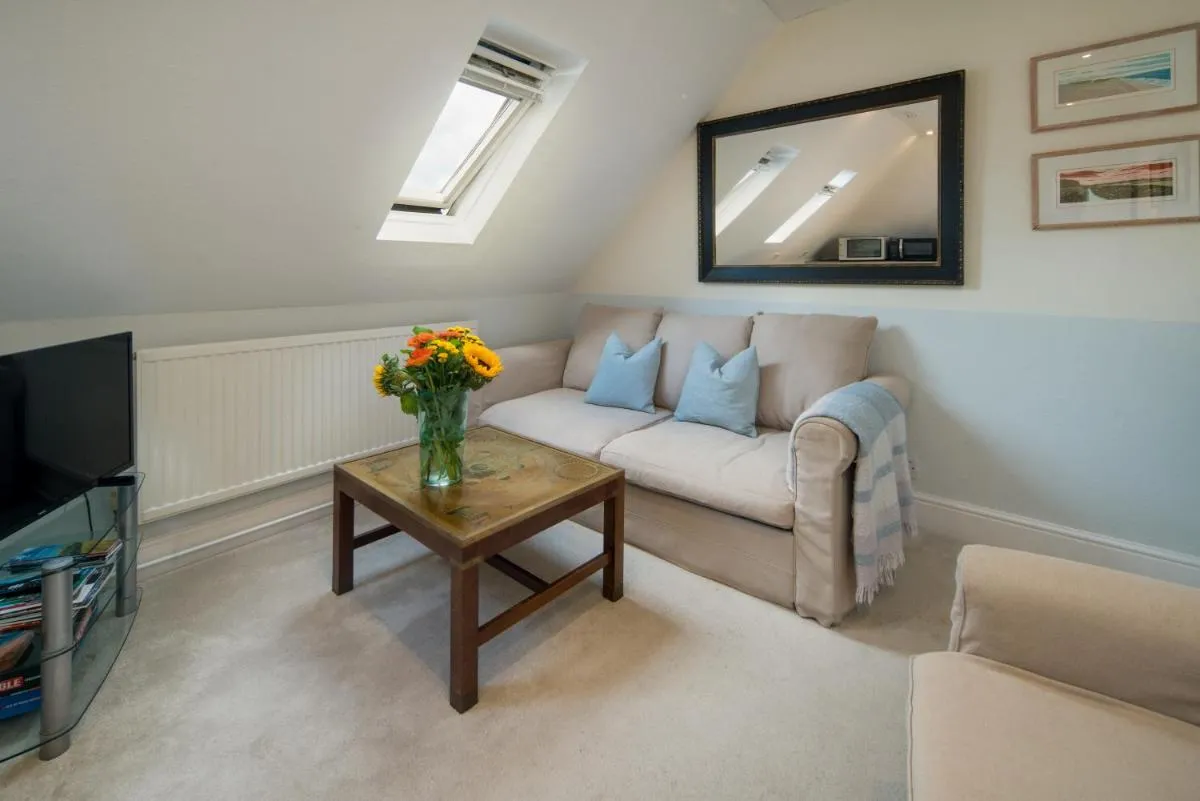 Image 4 of Whole floor apartment with parking and ferry voucher