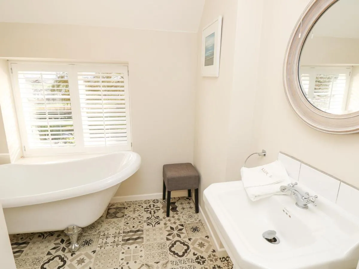 Image 2 of Willow Cottage