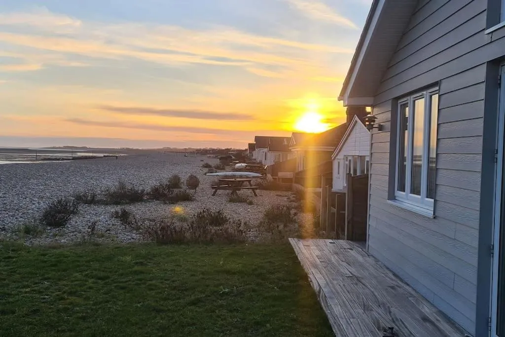 Image of Wow I’m living on the beach. Luxury 4 bed sleeps 8